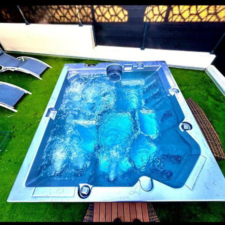 La Maison Du Faubourg Jacuzzi Витры-Ле-Франфоис Экстерьер фото